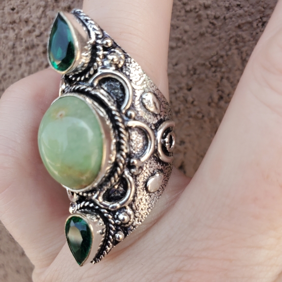 New Chrysoprase and Peridot Silver Statement Ring. - Picture 9 of 16